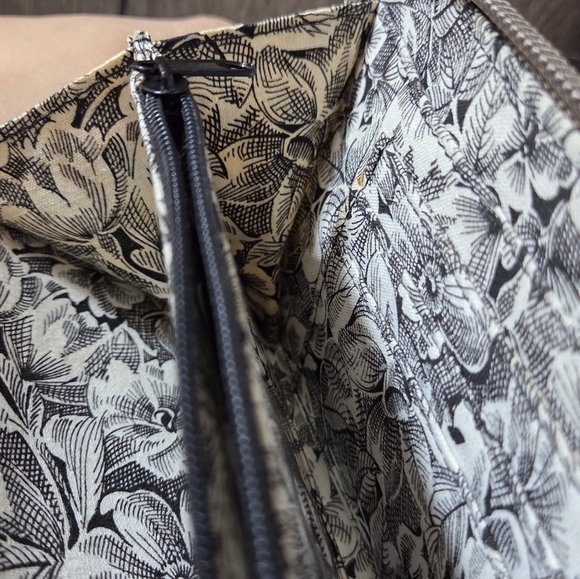 Hobo International Carson Wallet - Picture 11 of 15